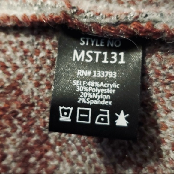 💋 ✨ POL ✨💋 Kisses Oversized Cropped Fit Distressed Sweater Raw Hem Size Small - Picture 6 of 7